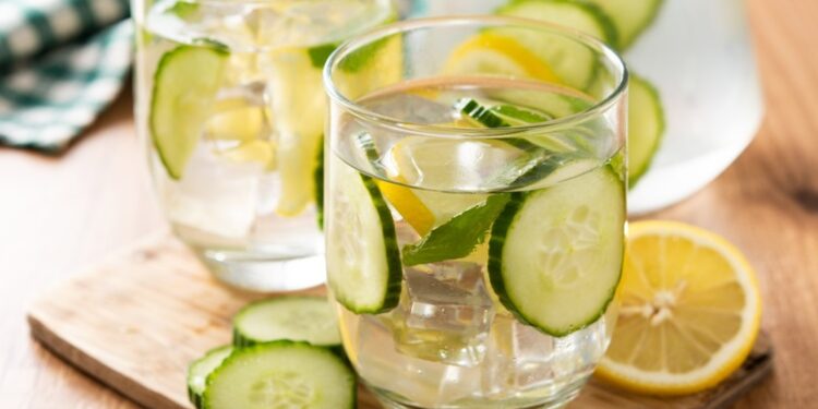 Su içmenizi kolaylaştıracak 3 aromalı su önerisi