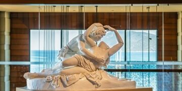 Ünlü Heykeltraş Server Demirtaş’ın ‘’Aşk’’ adlı eseri Caresse Bodrum’da