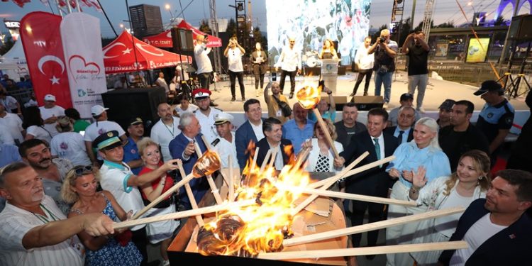 İzmit Altın Pişmaniye ödülleri sahiplerine verildi