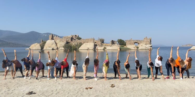 Kapıkırı’nın muhteşem atmosferinde ve Bafa gölü manzarasında yoga