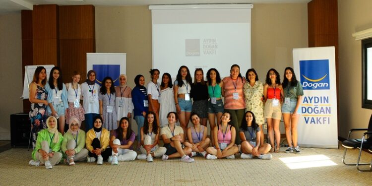 Aydın Doğan Vakfı, geleceğin liderlerini Kuşadası’ndaki yaz kampında ağırlıyor