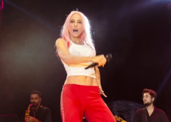 Gülşen söyledi, hayranları coşkuyla eşlik etti