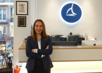 Prof. Dr. Nur Acar Göçgil : Yaz aylarında gözlerimiz pek çok tehlikeyle karşı karşıya