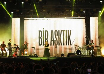 Sertap Erener izleyenleri büyüledi