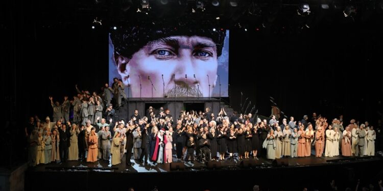 “Bu Memleket Bizim” Cumhuriyetin 100. Yılında Binlerce Seyircinin Kalbini fethetti