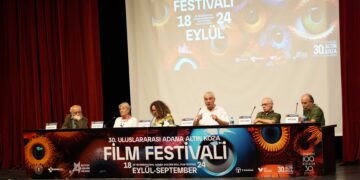 Altın Koza’da“Sanki her şey biraz felaket”, “Bir Gün 365 saat” ve “Karganın uykusu” Seyirci karşısına çıktı