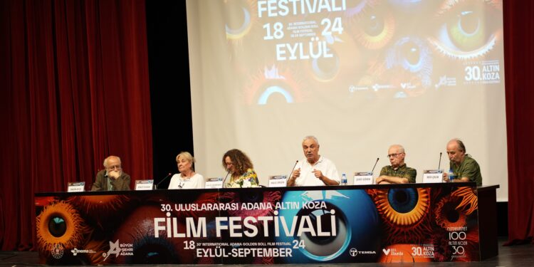 Altın Koza’da“Sanki her şey biraz felaket”, “Bir Gün 365 saat” ve “Karganın uykusu” Seyirci karşısına çıktı