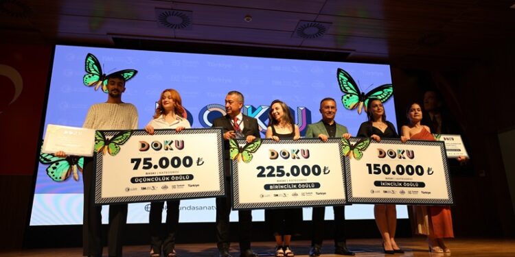 Genç tasarımcılar 3 kategoride yeteneklerini sergilediler