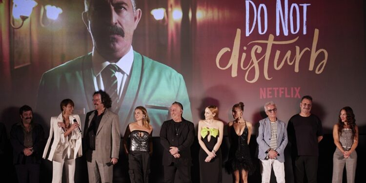 Netflix, Cem Yılmaz imzalı Do Not Disturb için lansman gecesi gerçekleştirdi