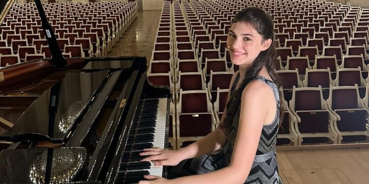 Genç Türk Piyanist İlyun Bürkev, Avrupa sahnesinde parlıyor!