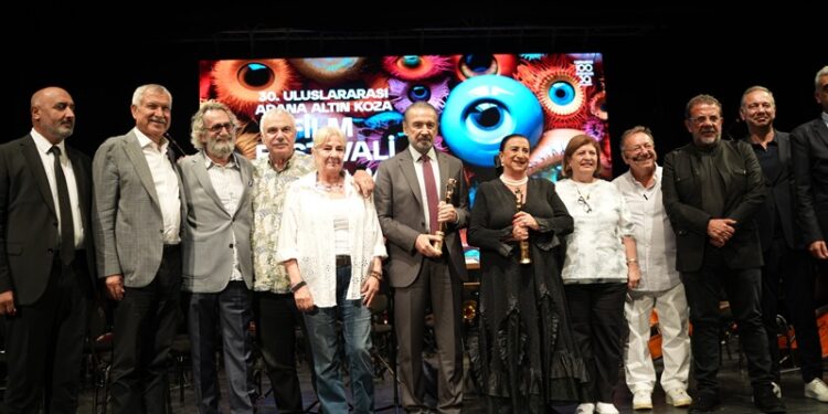 Altın Koza’da onur ödülleri Perran Kutman ve Cihan Ünal’a verildi