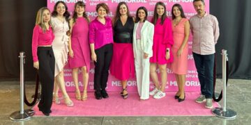 Ünlüler “Pembe Ayna Söyle Bana…”