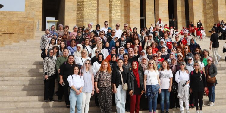 100.Yılda 100 Kadın çiftçi Atası’nın huzurunda