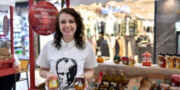 Cumhuriyet’in ışığı üretici kadınların üzerinde