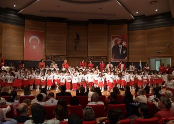 Kadıköy’de çocukların 100. yıl Cumhuriyet coşkusu