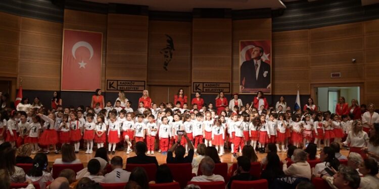 Kadıköy’de çocukların 100. yıl Cumhuriyet coşkusu