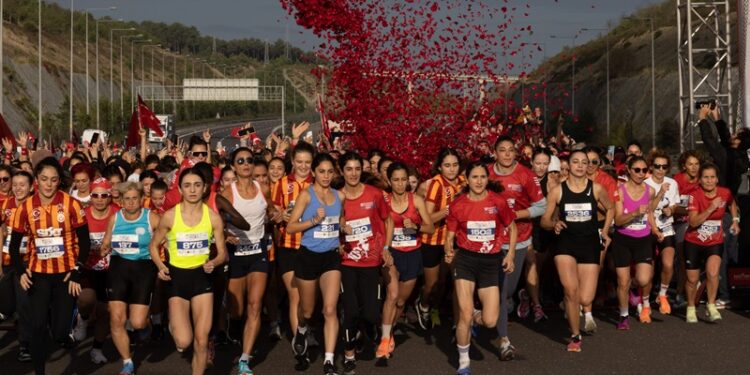 Cumhuriyetin 100. Yılı, Yavuz Sultan Selim Köprüsü’nde ‘Cumhuriyet Kadınları Koşusu’yla Kutlandı!