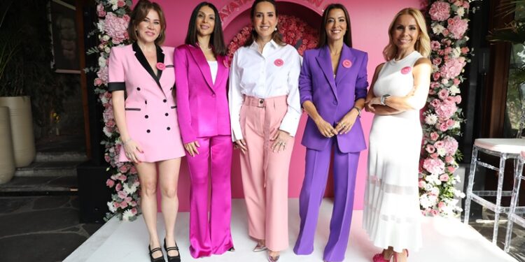 İstanbul sanat ve cemiyet dünyası “Hayata Yakından Bak” projesi için bir araya geldi