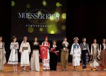 Moda Tasarımcısı Müesser Kurt’tan Zümrüda Anka defilesi