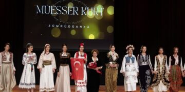 Moda Tasarımcısı Müesser Kurt’tan Zümrüda Anka defilesi