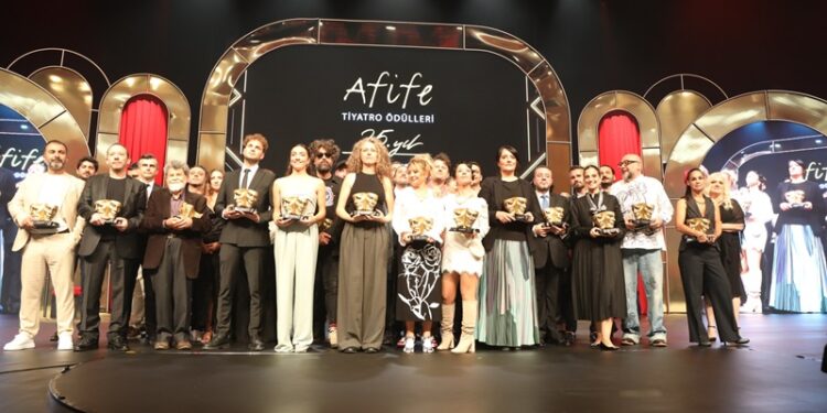 25. Yapı Kredi Afife Tiyatro Ödülleri’nden Şehir Tiyatroları’na 4 ödül