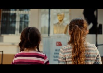 Nerede bir kız çocuğu okula başlar  Orada Cumhuriyet çok yaşar!..