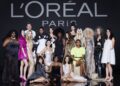 L’Oréal Paris Eyfel Kulesinde Düzenlenen Le Défiléde Kadınlara “Değerleriyle Yürümeleri” için ilham verdi