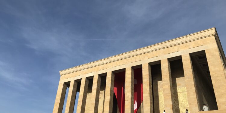 Cumhuriyet Fazilettir… Okday Korunan