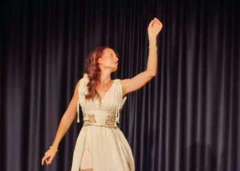 Gülay Uyar ‘Gece ve Gündüzün Dansı’ ile Sahnedeydi