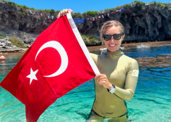 Şahika Ercüment Cumhuriyetin 100. Yılında Türk Eğitim Vakfı ile 100 Kız öğrenciye destek için Hatay Yayladağı’nda rekor denemesi yapıyor!