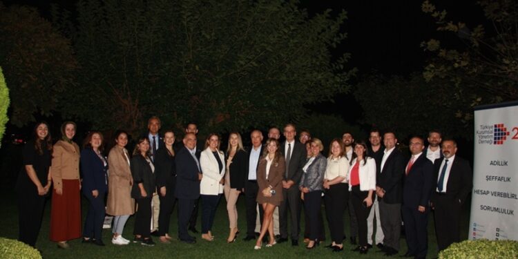 Kurumsal yönetim zorunlu olmayan ilkelere uyum durumunda sınırlı bir artış görüldü