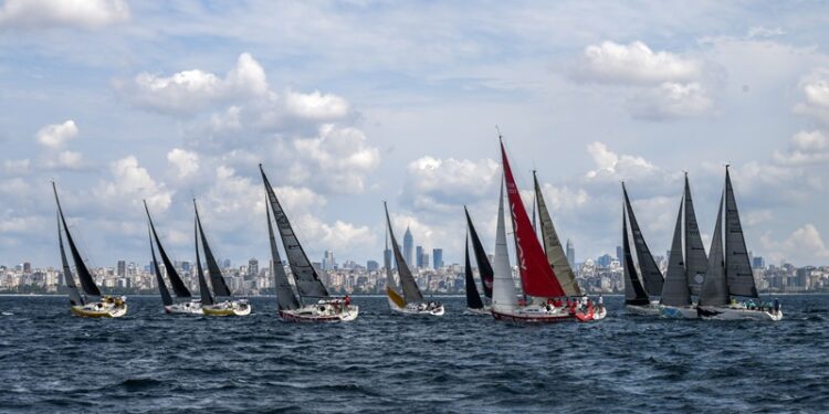 Cumhuriyetin 100. yılında kadın yelkenciler iyilik için yarışacak