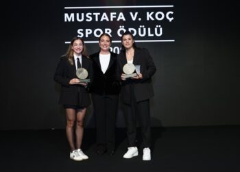 Busenaz Sürmeneli ve  Buse Naz Çakıroğlu 2023 Mustafa V. Koç Spor Ödülü’nün sahibi oldu