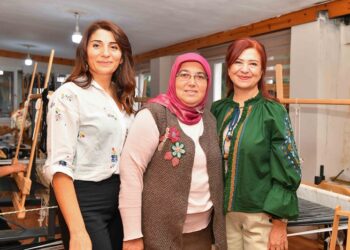 Usta Dokumacı Neziroğlu Mersin’de dokumacı kadınlarla buluştu