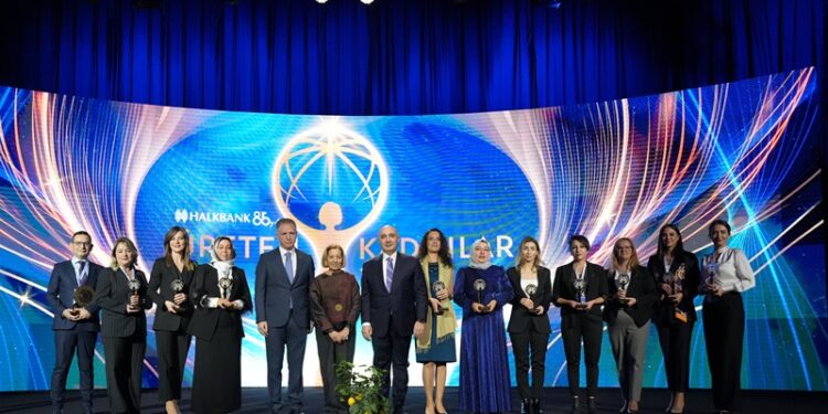 Halkbank üreten kadınlar yarışması’nda ödüller törenle sahiplerini buldu