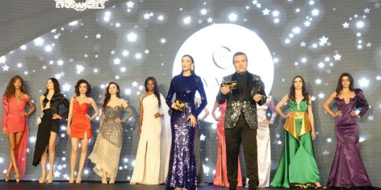 Taçlı Güzeller La Mare Collection defilesinde