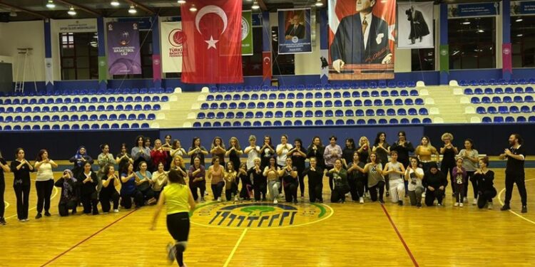 Odunpazarı Belediyesi kadına yönelik şiddete karşı kadınlara öz savunma dersleri veriyor