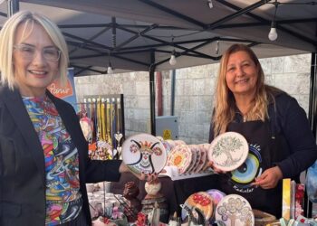 Sanat ile Kadın Emeğini Buluşturan Kolektif: Mavi Boncuklu Kadınlar