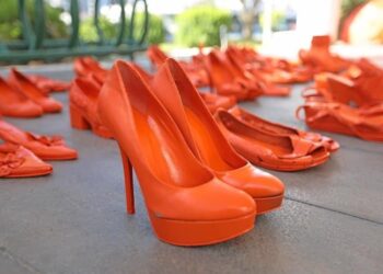 Mezitli’de turuncu ayakkabı sergisi