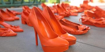 Mezitli’de turuncu ayakkabı sergisi