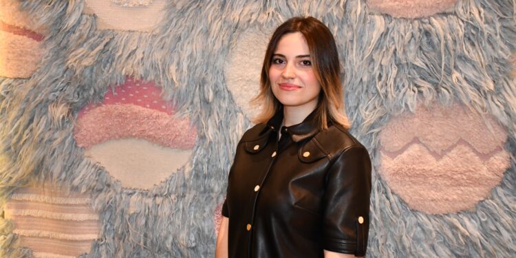 Halı tasarımına kadın eli değdi