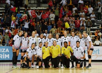 Mavi Kelebekler ilk raundu aldı