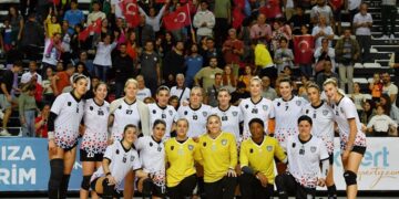 Mavi Kelebekler ilk raundu aldı