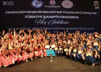 Türkiye şampiyonu: Sarayköy spor halk oyunları topluluğu