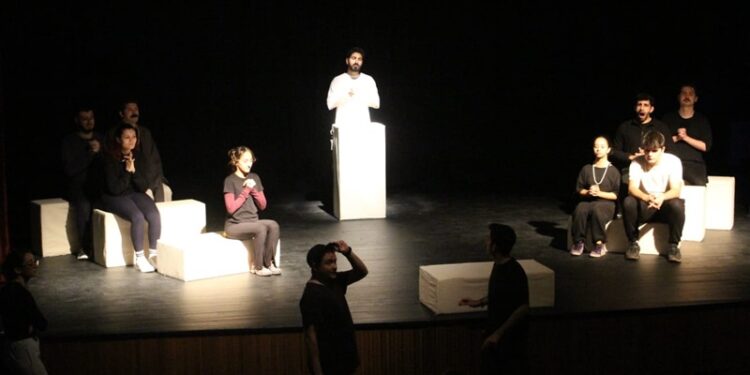 Eskişehir’de Tiyatronun kalbi sosyal sahnede atıyor