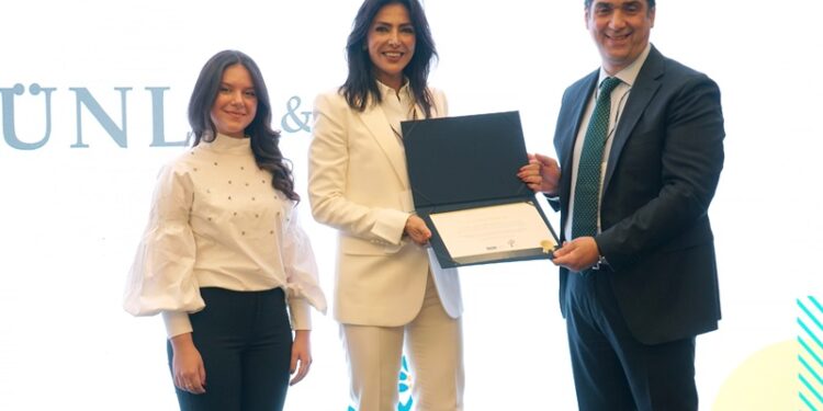 ÜNLÜ & Co’nun Kadınlarla Güçlendirilmiş Yönetim Kuruluna özel ödül