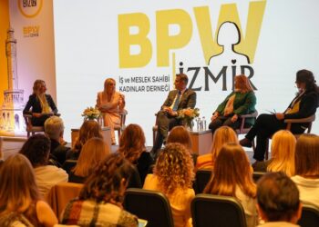 İş dünyasının güçlü kadınları İzmir’de buluştu