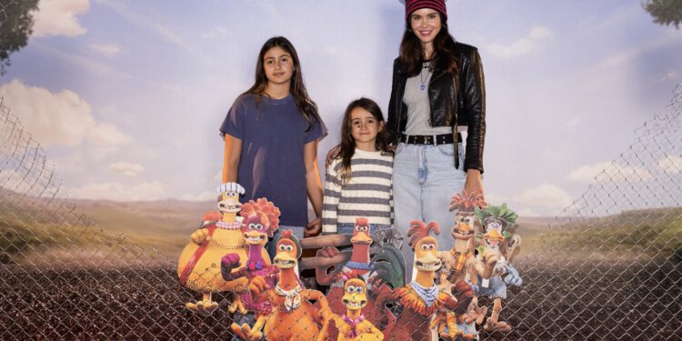 Tavuklar Firarda filmi özel gösterimi İstanbul’da gerçekleşti