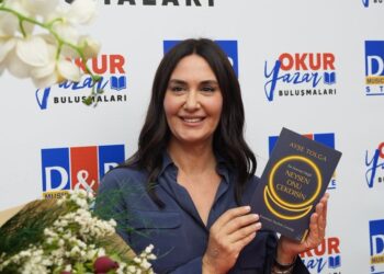 Ayşe Tolga’nın Yeni Kitabı “Ne istersen Değil, Neysen Onu Çekersin Kuantum Tezahür Ustalığı” Raflarda yerini aldı
