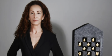 Birsen Canbaz Yeni kişisel sergisi “Mabet”te yaratılış hikâyesinden günümüze aşkın izini sürüyor